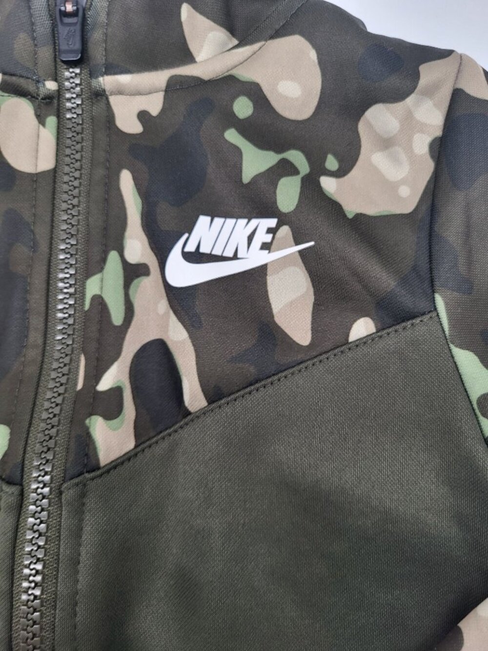 Nike Boys SZ 3T Camo Green Beige Full Zip Track  Jacket Dri-Fit - Picture 3 of 6